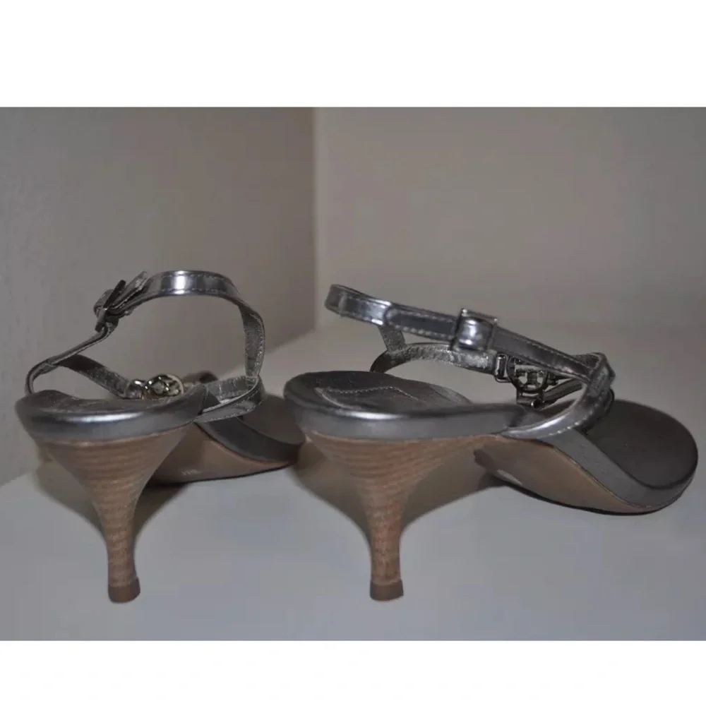 Tory Burch Metallic Silver Leather Logo Low Heel Sandals Shoe Sz 7.5 Ankle Strap